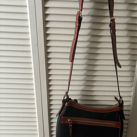 New no tags (never used) Black Dooney and Burke , red lining w/dust bag - Picture 2 of 2